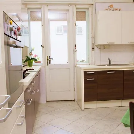 Luisa In Old Town Apartment Split
